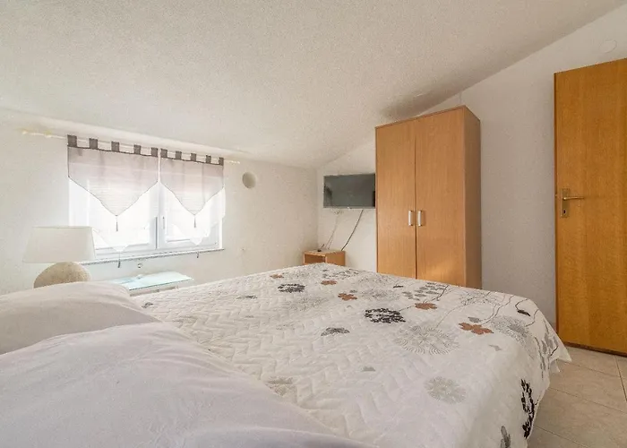 Branko * Τρογκίρ